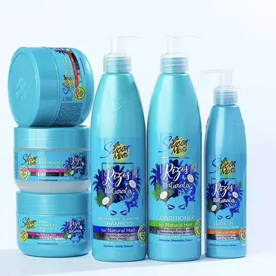 Línea de productos capilares en envases azules: champú, acondicionador y mascarillas
